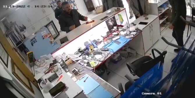 Cep Telefonu Bomba Gibi Patladı