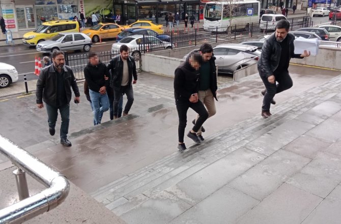 Kapkaç Çetesi, Polisin 350 Saatlik Takibi Sonucu Çökertildi