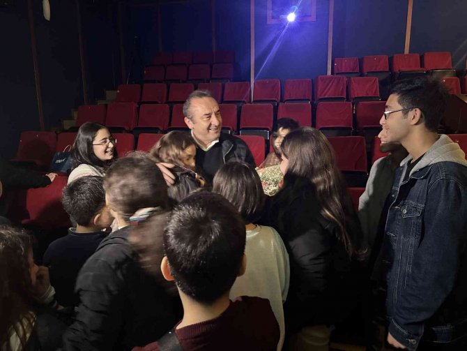 28 Yıllık Öğretmene Öğrencilerinden Duygulandıran Sürpriz