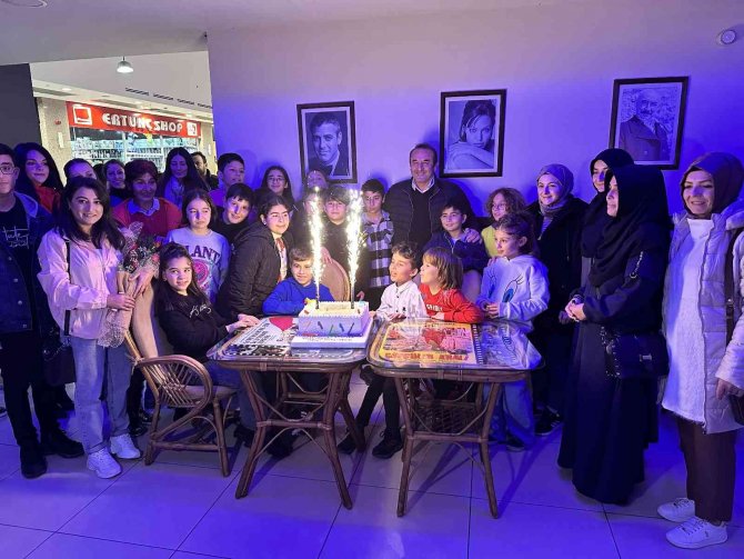 28 Yıllık Öğretmene Öğrencilerinden Duygulandıran Sürpriz