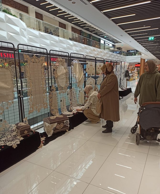 Kaymek Dantel Anglez El Sanatları Sergisi’ne Yoğun İ̇lgi