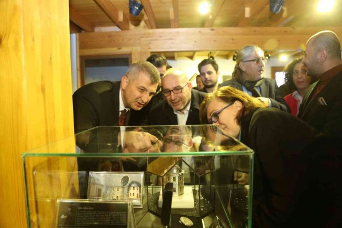 Akademisyenlerin Karma Sergisi Sanatseverlerin Beğenisine Sunuldu