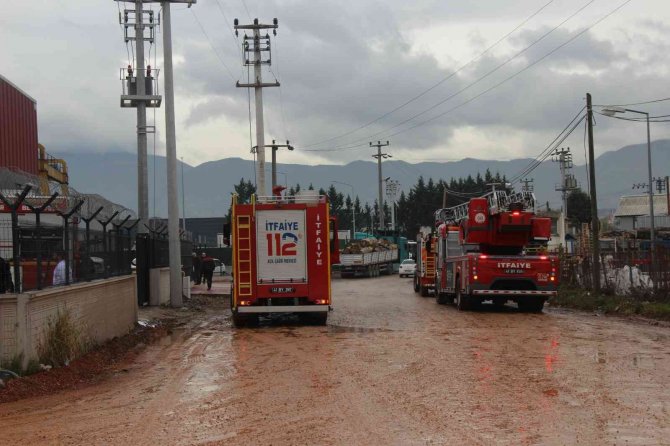 Cips Fabrikasında Çıkan Yangın Korkuttu