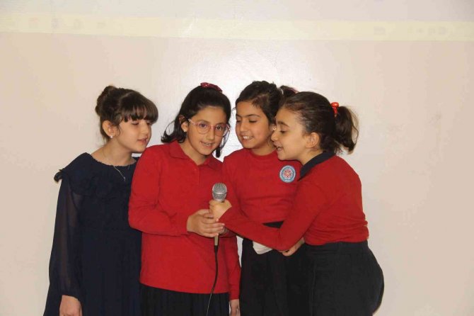 Öğrenciler Ve Öğretmenler, ’Öğretmenler Günü’nü’ Birlikte Kutladı