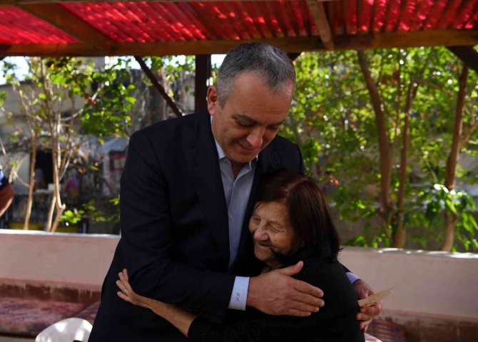 Asırlık Melek Öğretmene Anlamlı Ziyaret