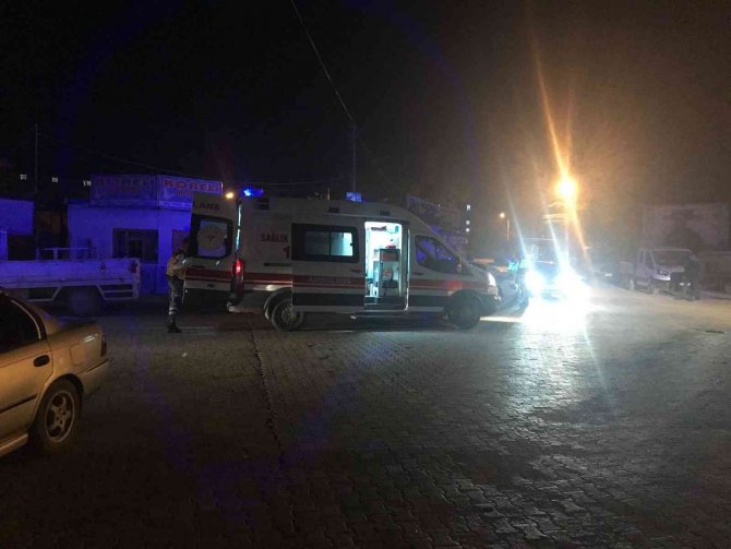 Kamyonet Sürücüsü Yayaya Çarpıp Kaçtı