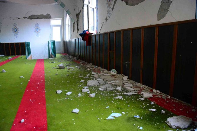 Depremde Hasar Gören Caminin Yıkılmasına Karar Verildi