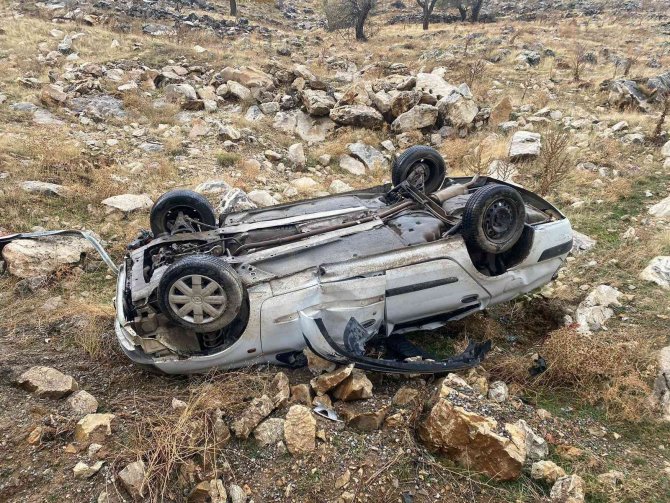 Kontrolden Çıkan Otomobil Takla Attı: 2 Yaralı