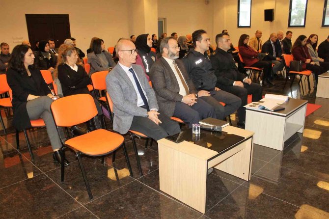 Manyas’ta Kadına Şiddete Karşı Mücadele Toplantısı Yapıldı