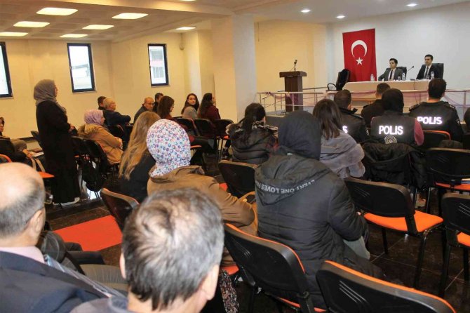 Manyas’ta Kadına Şiddete Karşı Mücadele Toplantısı Yapıldı