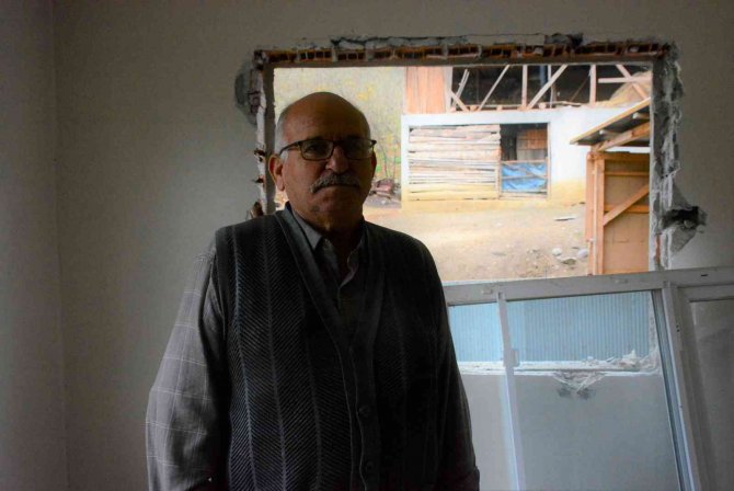 Onlar Evlerine Değil, Giden Anılarına Üzülüyor