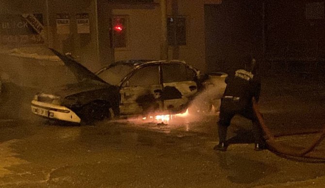 Mersin’de Otomobil Alev Alev Yandı