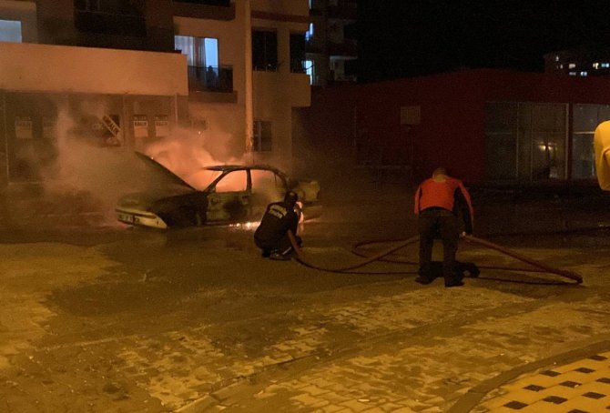 Mersin’de Otomobil Alev Alev Yandı
