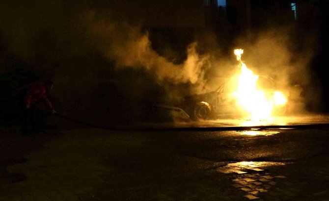 Mersin’de Otomobil Alev Alev Yandı