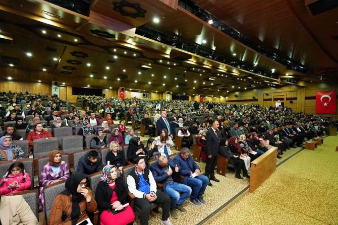 Şehitkamil’de 3788 Lise Öğrencisine Para Desteği