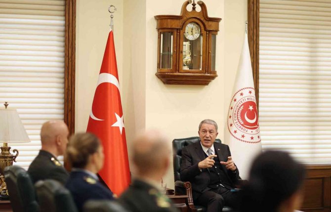 Bakan Akar, Msb’de Görevli Öğretmenlerle Bir Araya Geldi