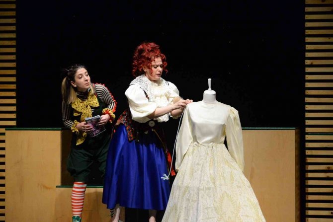 Bozüyük’te ’Kostüm Odası’ Adlı Çocuk Oyunu Sergilendi