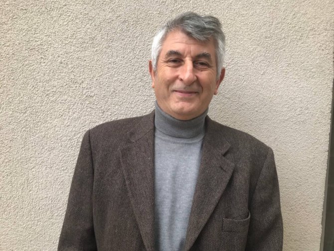 Öğrenciler Öğretmenler Günü’nde Emekli Öğretmen Çiftin Evinin Duvarını Boyadı