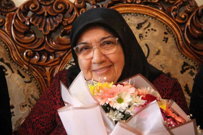 Evde Sağlık Hizmeti Alan Emekli Öğretmen Unutulmadı