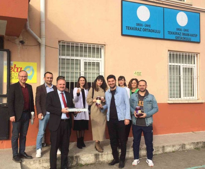 Ünye’de Öğretmenlere Tatlı Hediye