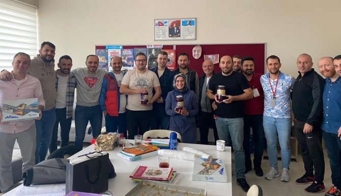 Ünye’de Öğretmenlere Tatlı Hediye