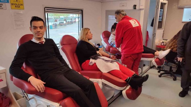 Öğretmenlerden 24 Kasım’da Kızılay’a Anlamlı Destek