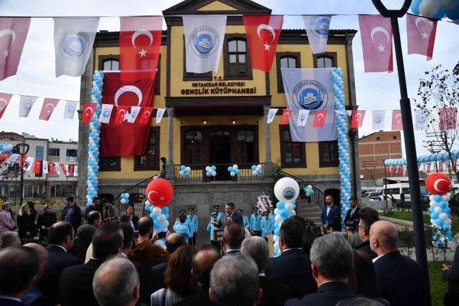 Trabzon’un İlk Gençlik Kütüphanesi Açıldı