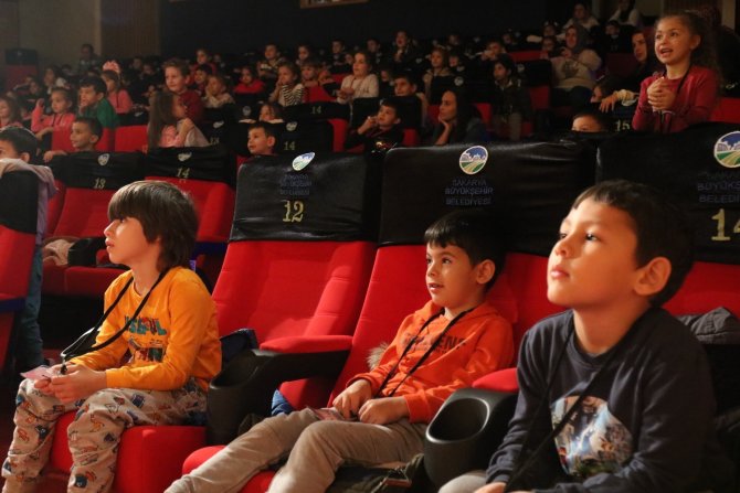 Çocuklar ‘Kitaplar Ülkesi’nde Buluştu