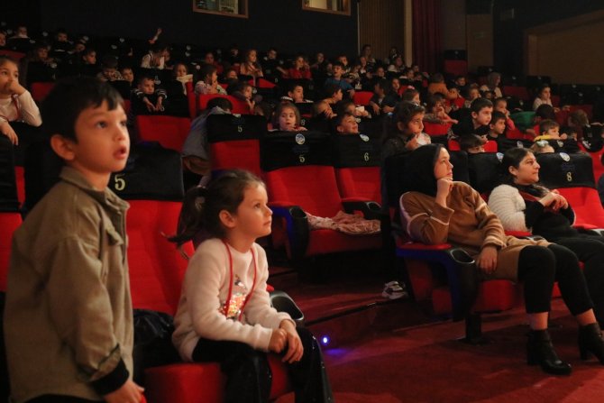 Çocuklar ‘Kitaplar Ülkesi’nde Buluştu