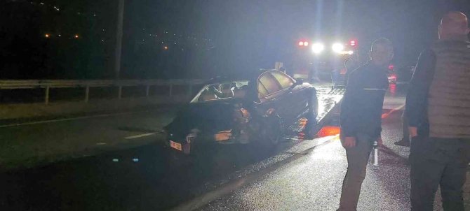 D-140’da Kontrolden Çıkan Otomobil Bariyerlere Çarptı: 1 Yaralı