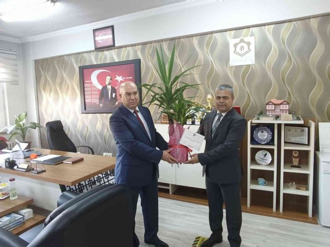 Başkan Kayda’dan Meslektaşlarına Çiçekli Kutlama