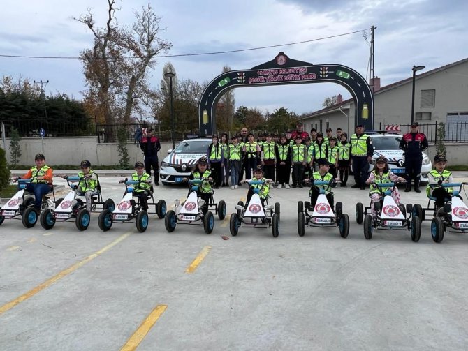 130 Okul Servisi Trafikten Men Edildi