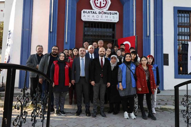 Sincan Belediye Başkanı Ercan, ‘Dijital Dönüşüm Akademisi’nin Açılışını Yaptı