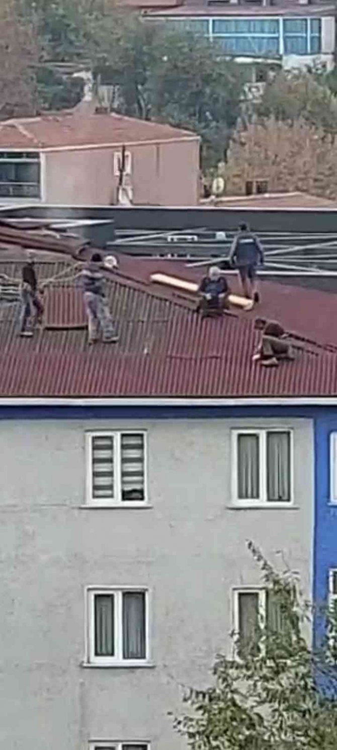 Mecidiyeköy’de Çatıda Yürekleri Ağza Getiren Çalışma Kamerada