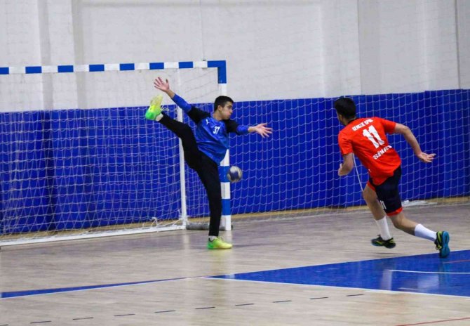 Okullar Hentbolda Yarışıyor