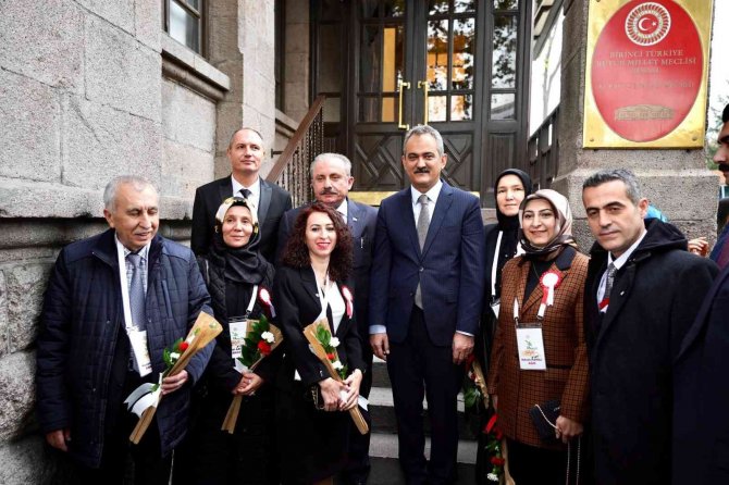 Tbmm Başkanı Şentop Ve Bakan Özer, Öğretmenlerle Bir Araya Geldi