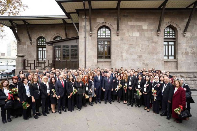 Tbmm Başkanı Şentop Ve Bakan Özer, Öğretmenlerle Bir Araya Geldi