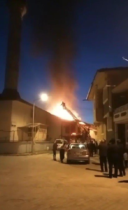 Tokat’ta İki Katlı Ahşap Ev Alevlere Teslim Oldu