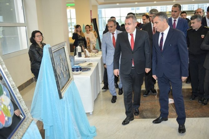 Adana’da Öğretmenler Günü Kutlandı