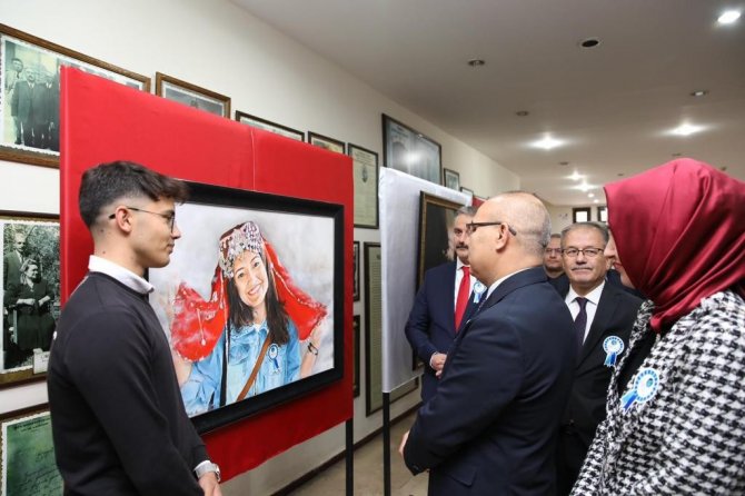 Niğde Valisi Öğretmeninin Gününü Kutladı