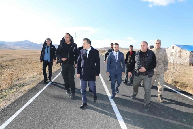Vali Öksüz, Köylerde İncelemelerde Bulundu