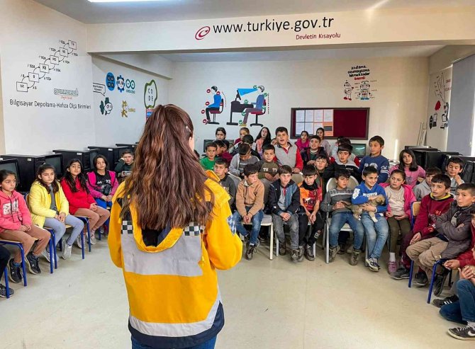 Van’da Çocuklara Hayvan Sevgisi Aşılanıyor
