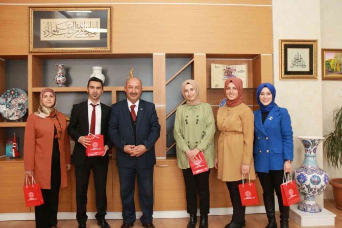 Yemek Yarışmasından Ödülle Dönen Öğrenciler Müdür Başyiğit’le Bir Araya Geldi