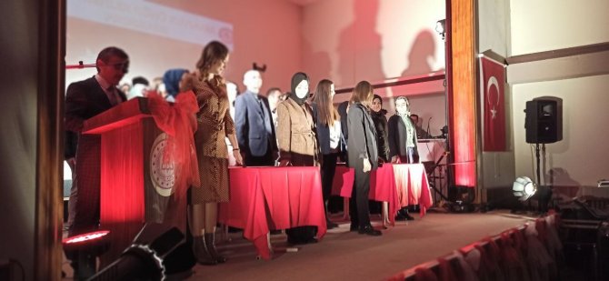 Kahya, "Öğretmenlik Mesleği, Her Şeyden Önce Bir İdeal, Gaye Ve Bir Hizmet Mesleğidir"