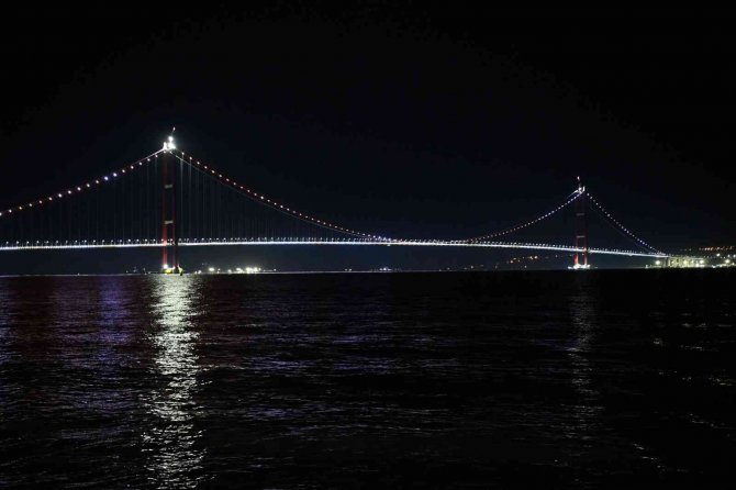 1915 Çanakkale Köprüsü Kadına Yönelik Şiddetle Mücadele İçin Turuncuyla Aydınlatıldı