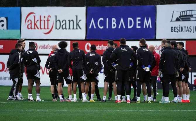 Beşiktaş Günü Çift İdmanla Tamamladı