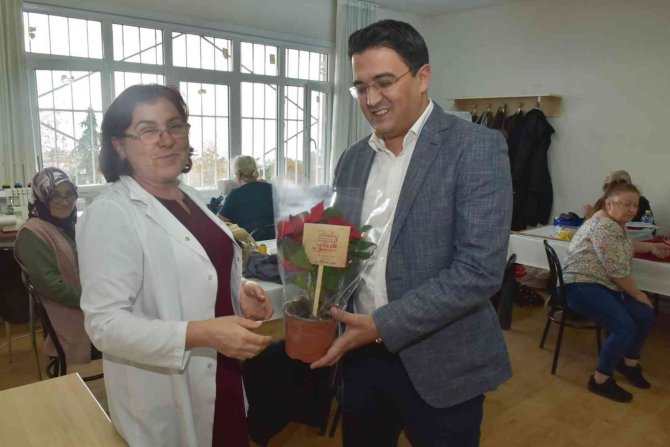 Yalova Belediyesi Kurslarında Öğretmenler Günü Kutlaması