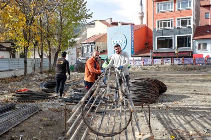 30 Ağustos İ̇ş Merkezi Ve Zanaat Çarşısı İnşaatında İncelemelerde Bulundu