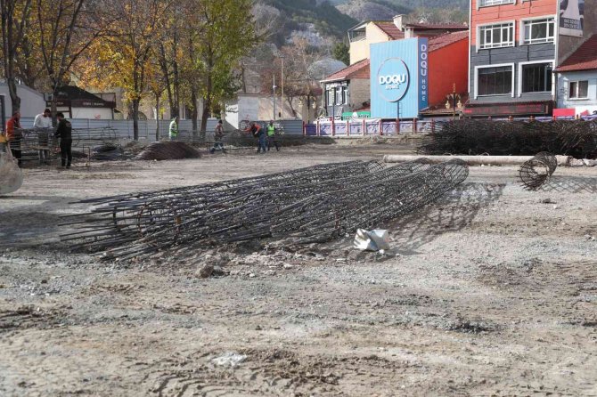 30 Ağustos İ̇ş Merkezi Ve Zanaat Çarşısı İnşaatında İncelemelerde Bulundu