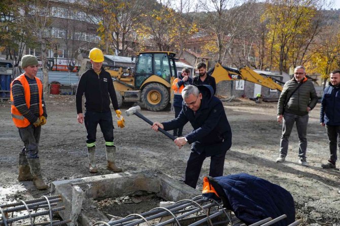 30 Ağustos İ̇ş Merkezi Ve Zanaat Çarşısı İnşaatında İncelemelerde Bulundu
